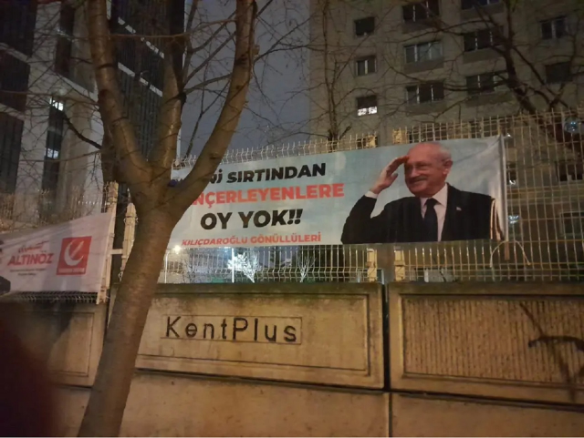 İstanbul'da Kılıçdaroğlu afişleri: Seni hançerleyenlere oy yok