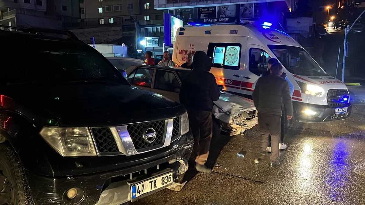 Gebze\'de pikap ile otomobil çarpıştı, 1 kişi yaralandı