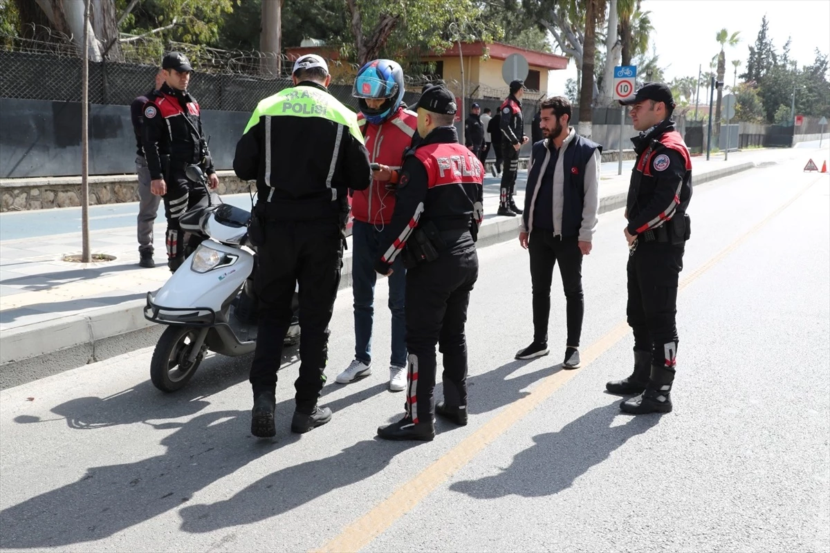 Mersin\'de polis denetimlerinde 22 motosiklet trafikten men edildi
