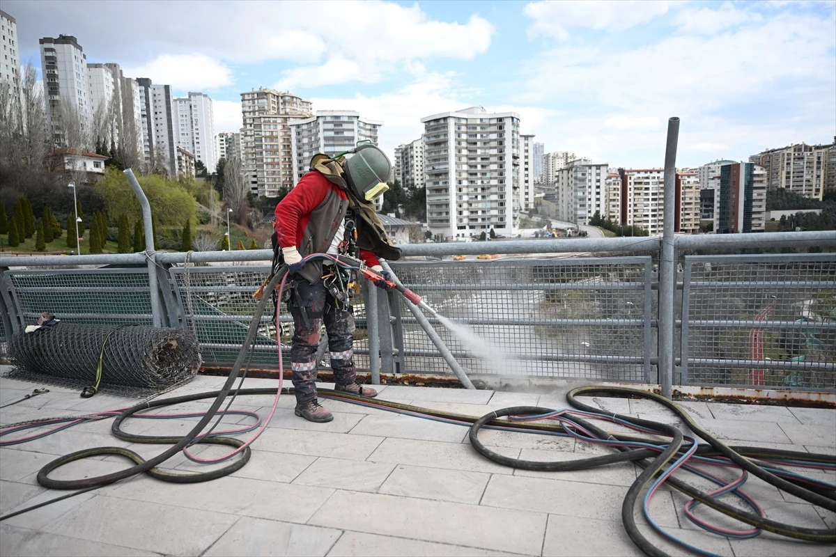 Endüstriyel Dağcılar, Köprülerin Bakım-Onarımını Yapıyor