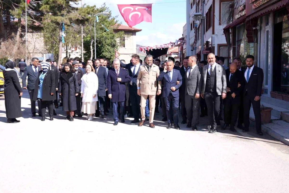 MHP Ankara İl Başkanı ve MYK Üyesi Gölbaşı\'nda Esnafı Ziyaret Etti