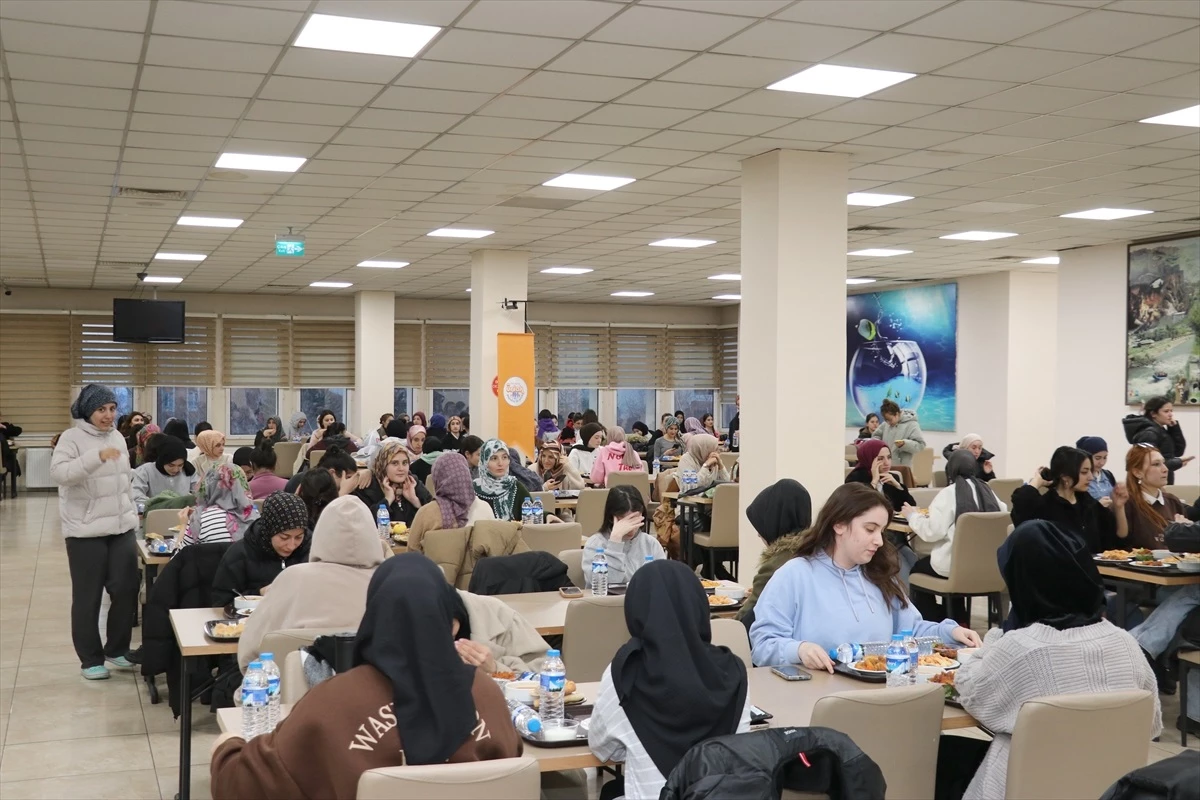 Milli Eğitim Bakanı Yusuf Tekin, Üniversite Öğrencileriyle İftar Yaptı