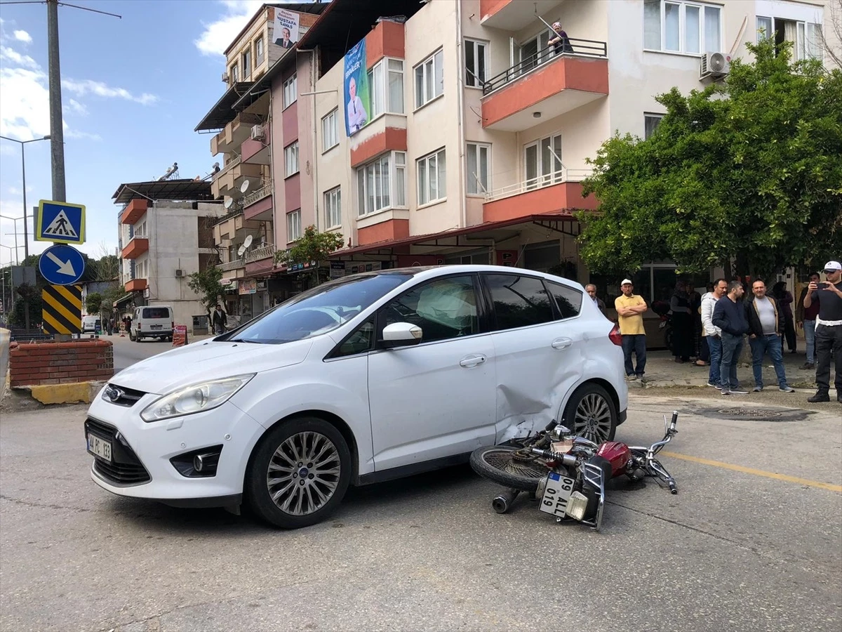 Nazilli\'de otomobil ile motosiklet çarpışması: 1 yaralı