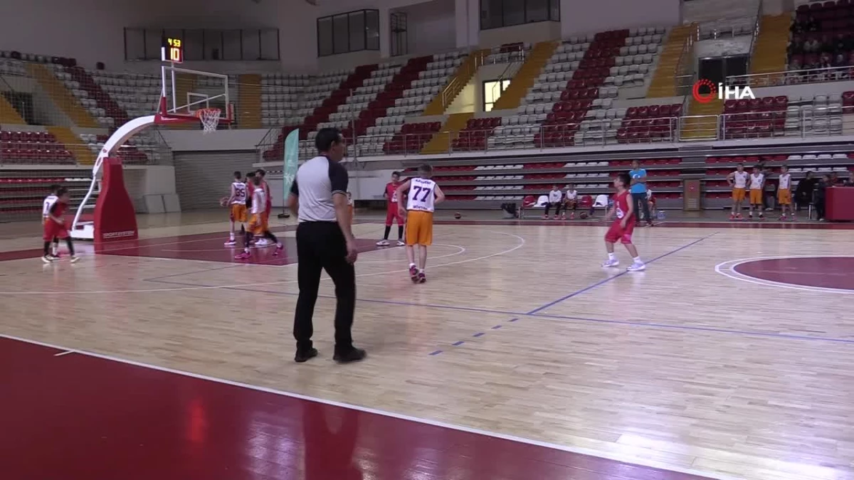 Okullararası basketbol grup maçları, Sivas\'ta sürüyor
