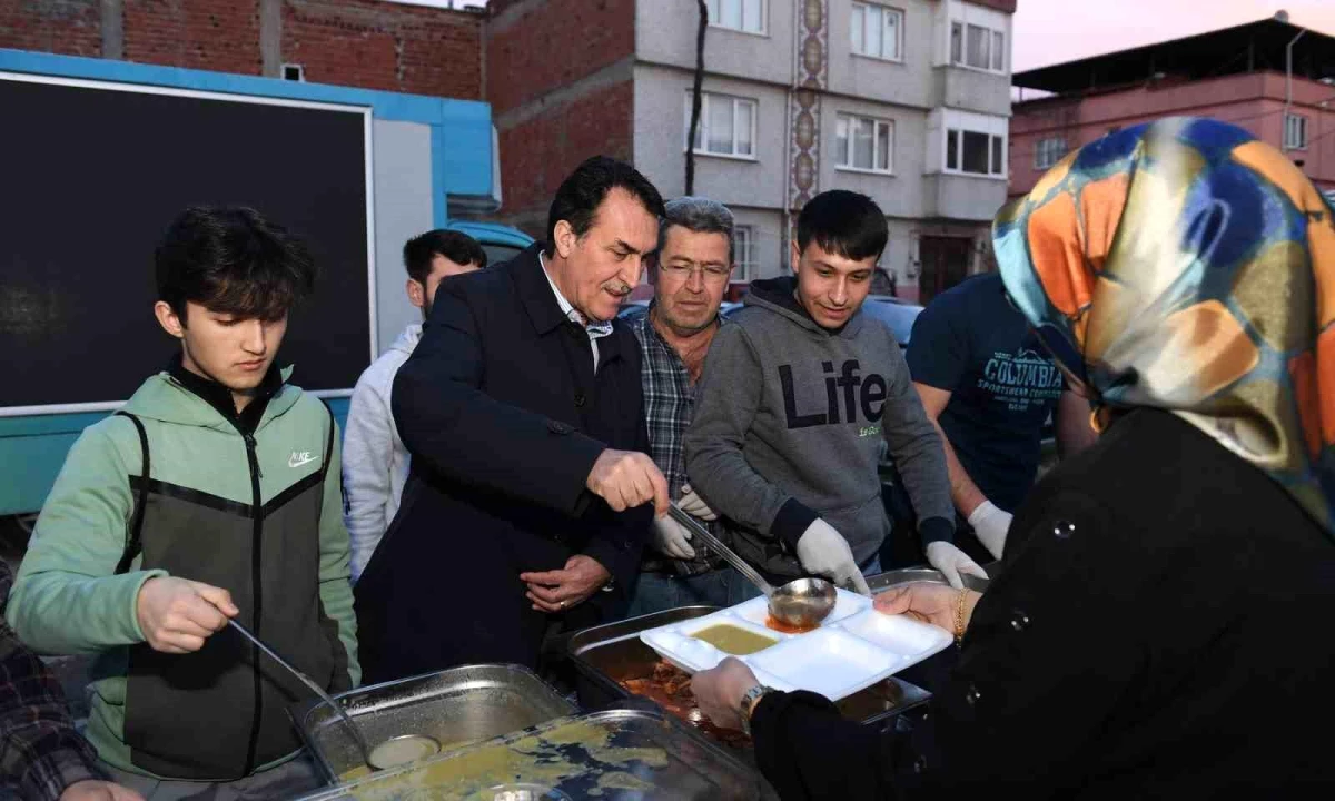 Osmangazi Belediye Başkanı Mustafa Dündar, Orhaneli Çivili Köyü\'nde iftarda vatandaşlarla buluştu