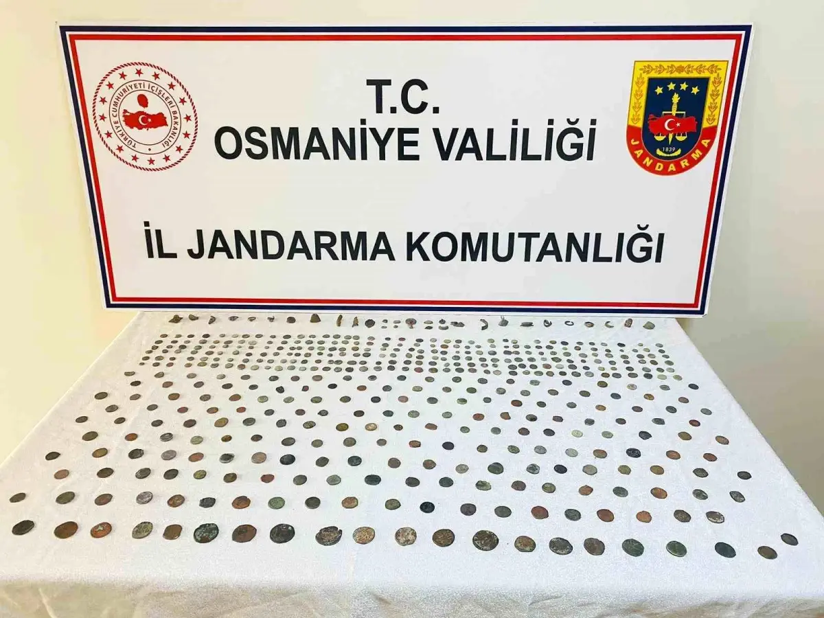 Osmaniye\'de Yolcu Otobüsünde Tarihi Eserler Ele Geçirildi