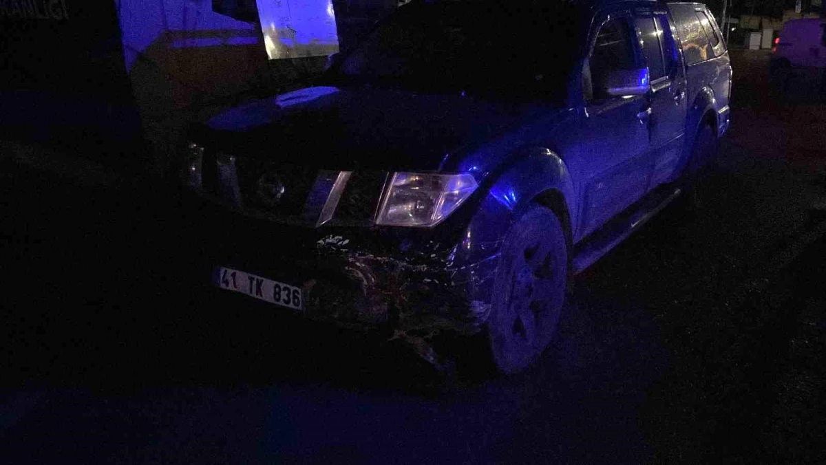 Gebze\'de Pikap ile Otomobil Çarpıştı: Bir Yaralı