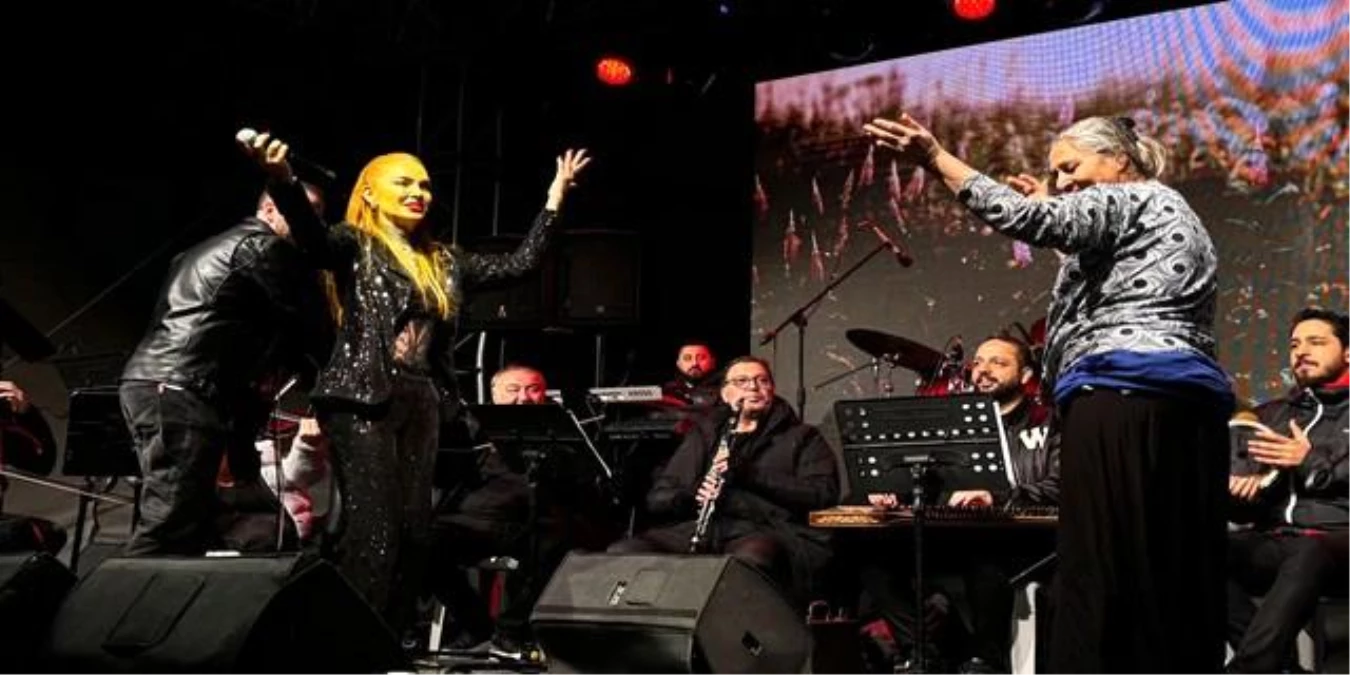 Pınar Eliçe, Yağmur Altında Unutulmaz Bir Konser Verdi
