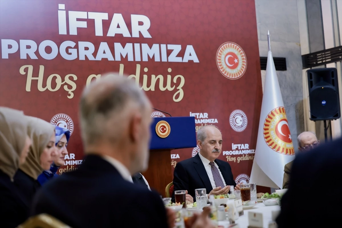 TBMM Başkanı Kurtulmuş, İstanbul\'da STK temsilcileriyle iftarda bir araya geldi Açıklaması