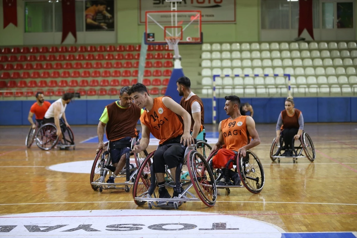 Tekerlekli Sandalye Basketbol Süper Ligi\'nde 32 yıldır ter döken Fevzi Çakmak