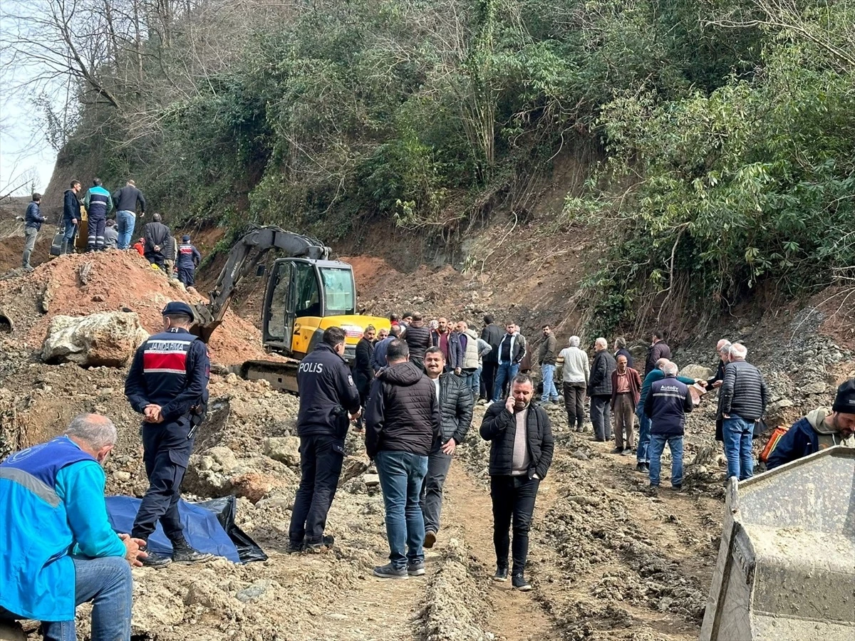 Trabzon\'da Göçük Altında 2 İşçi Hayatını Kaybetti