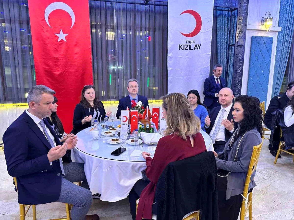 Türk Kızılay, sevgi evlerinde kalan çocuklara iftar yemeği düzenledi