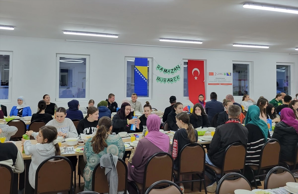 Türk Kızılay, Srebrenitsa soykırımı kurbanlarının ailelerine iftar programı düzenledi