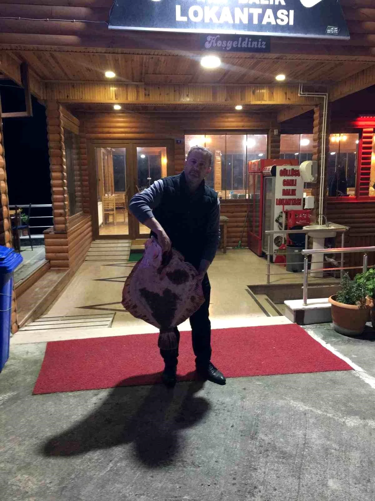 Sinop\'ta 10 Kilogramlık Kalkan Balığı Yakalandı