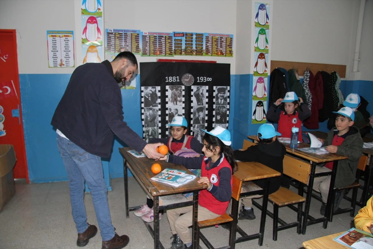 Türkiye Eğitim Gönüllüleri Vakfı, Şemdinli\'deki okula hediye gönderdi