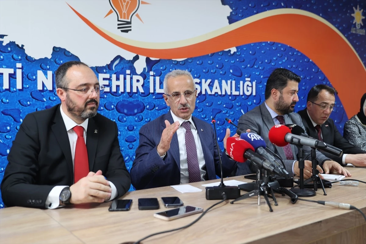 Ulaştırma ve Altyapı Bakanı Nevşehir\'de ziyaretlerde bulundu