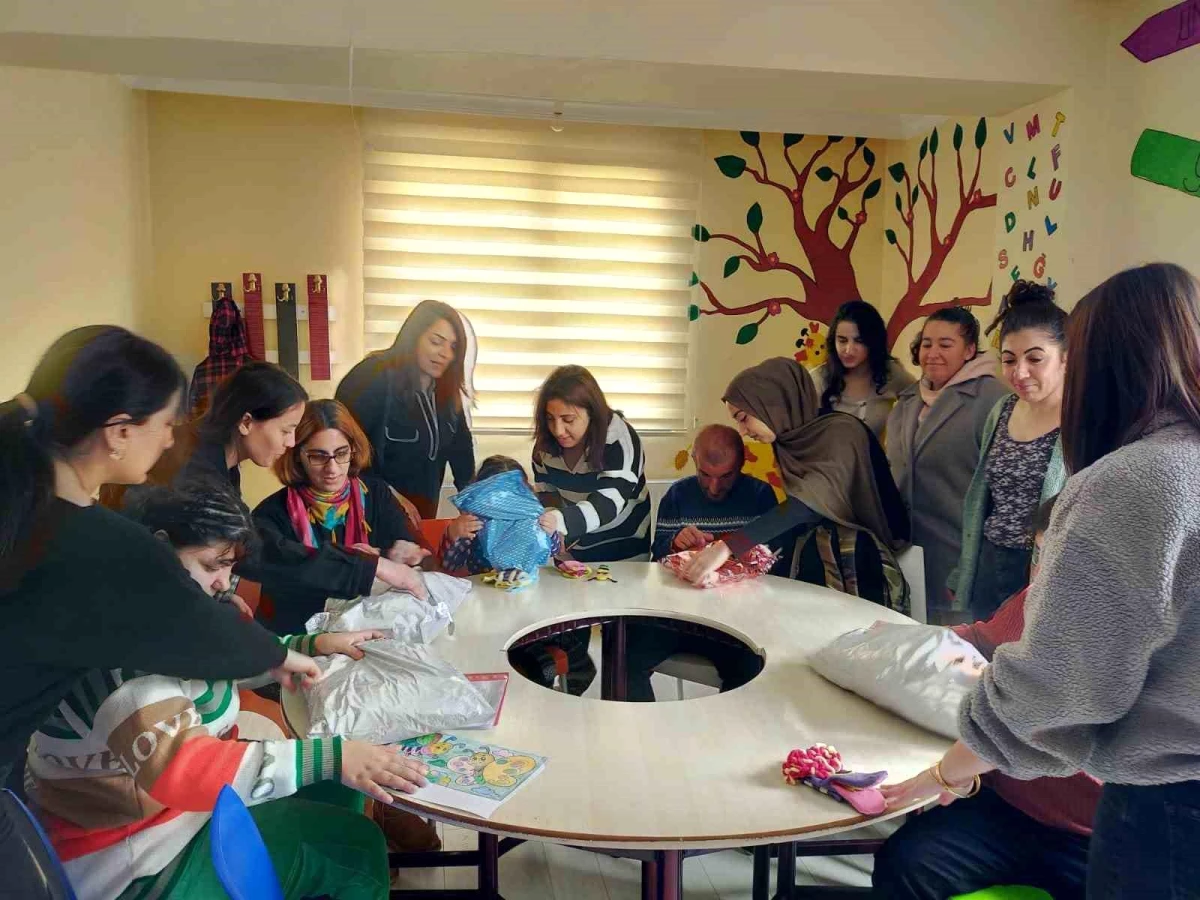 Munzur Üniversitesi öğrencileri rehabilitasyon merkezinde çocuklarla buluştu
