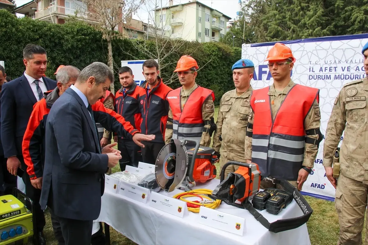 Uşak İl Jandarma Komutanlığı Doğal Afet Arama Kurtarma Timi\'ne Yeni Ekipmanlar Teslim Edildi