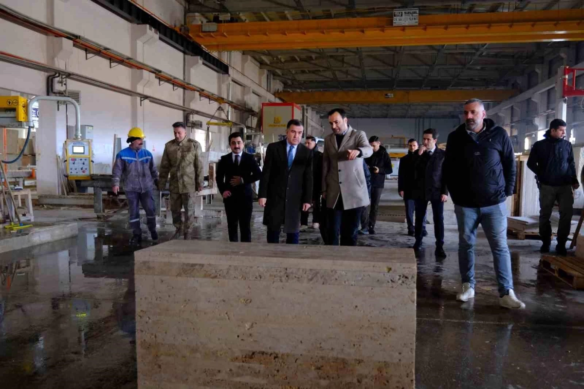 Bayburt Valisi Mustafa Eldivan, Doğal Taş Fabrikası\'nda incelemelerde bulundu