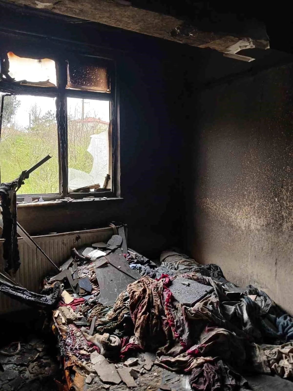 Zonguldak\'ta çıkan yangında mahsur kalan yatalak hasta kurtarıldı