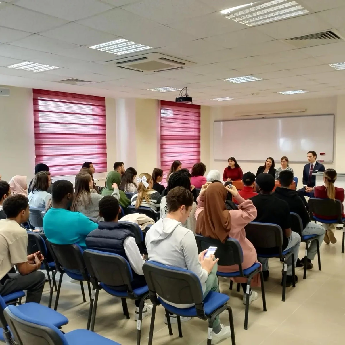 YTB Temsilcileri Eskişehir Osmangazi Üniversitesini Ziyaret Etti