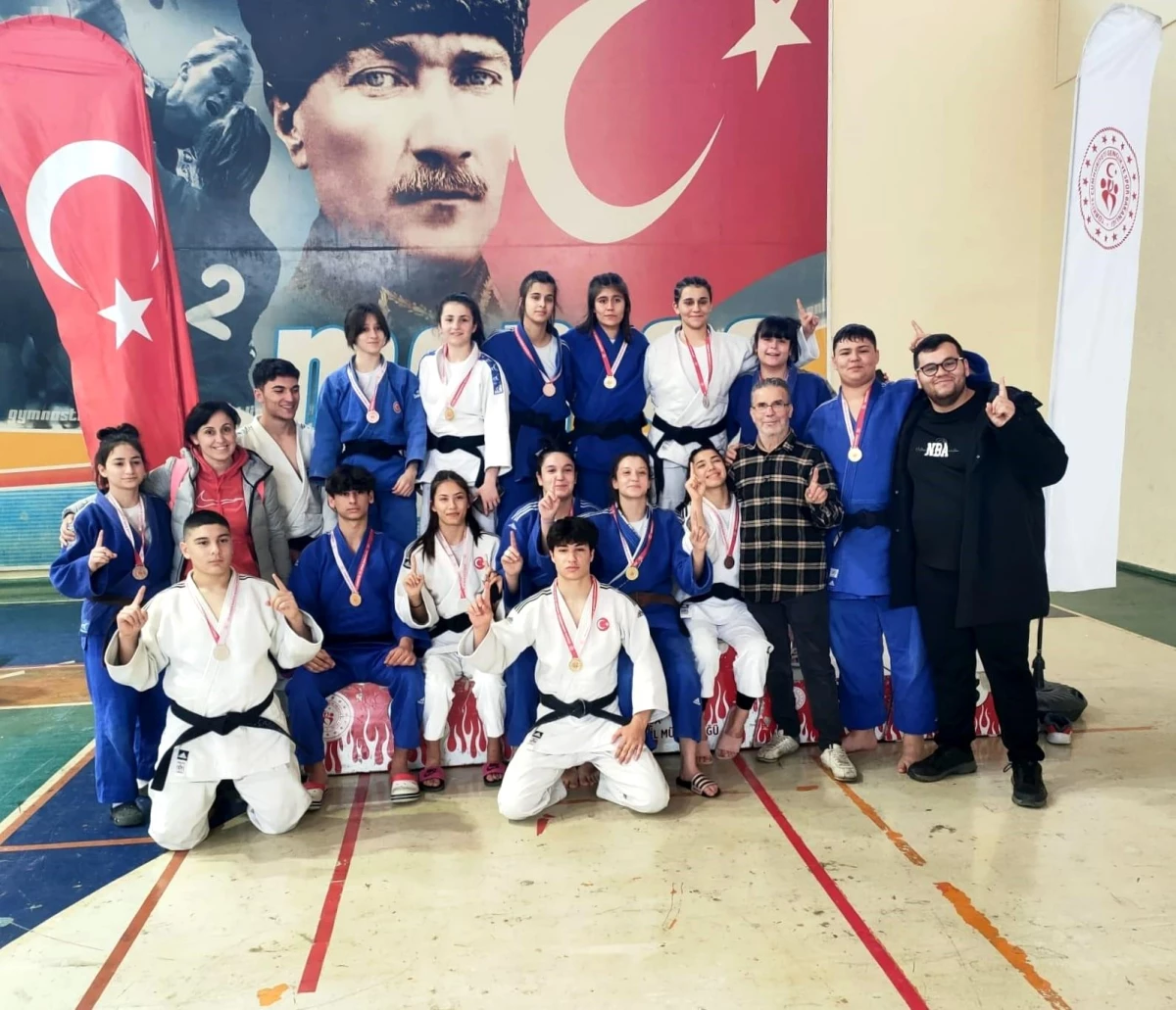 Yunusemre Belediyespor Judo Takımı Türkiye Şampiyonası\'na katılmaya hak kazandı