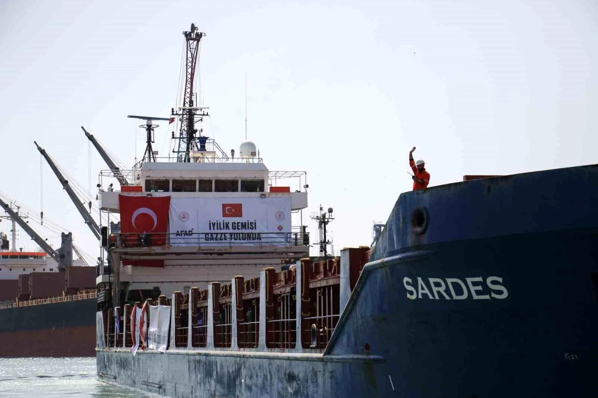 İyilik Gemisi, Mersin Limanı\'ndan Gazze\'ye Uğurlandı