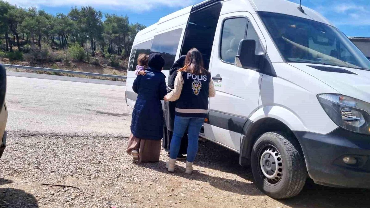 Afyonkarahisar\'da Yakalanan 9 Düzensiz Göçmen Geri Gönderme Merkezine Gönderildi