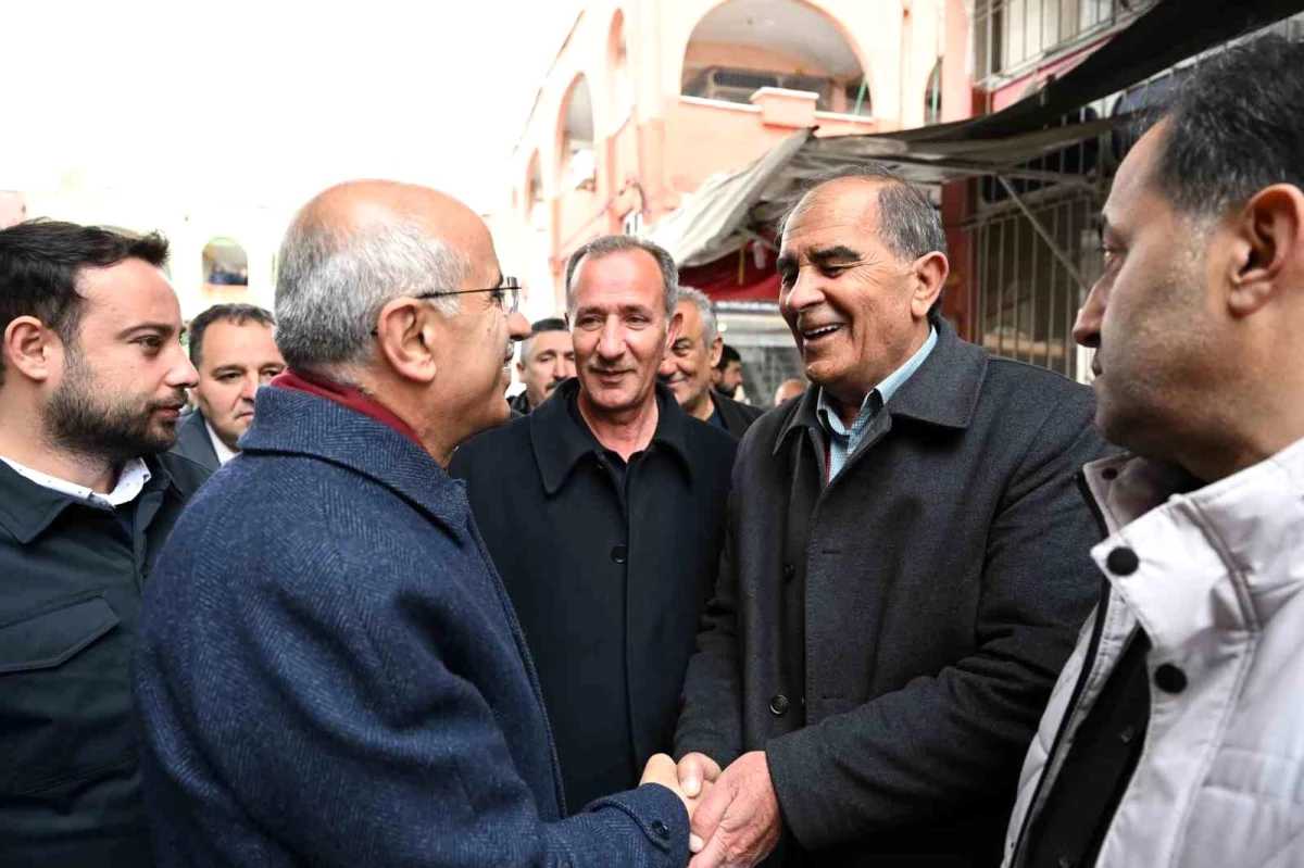 AK Parti Malatya Büyükşehir Belediye Başkan Adayı Sami Er, Canlı Hayvan Pazarı ve Şire Pazarı esnafını ziyaret etti