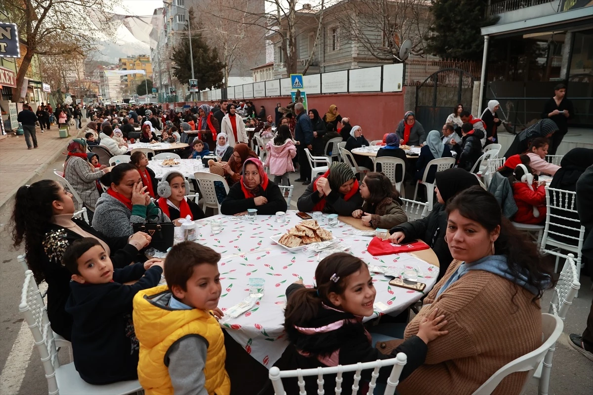 Ömer Çelik: Cumhur İttifakı, birlik ve beraberlik içinde size hizmet etmek için gün sayıyor