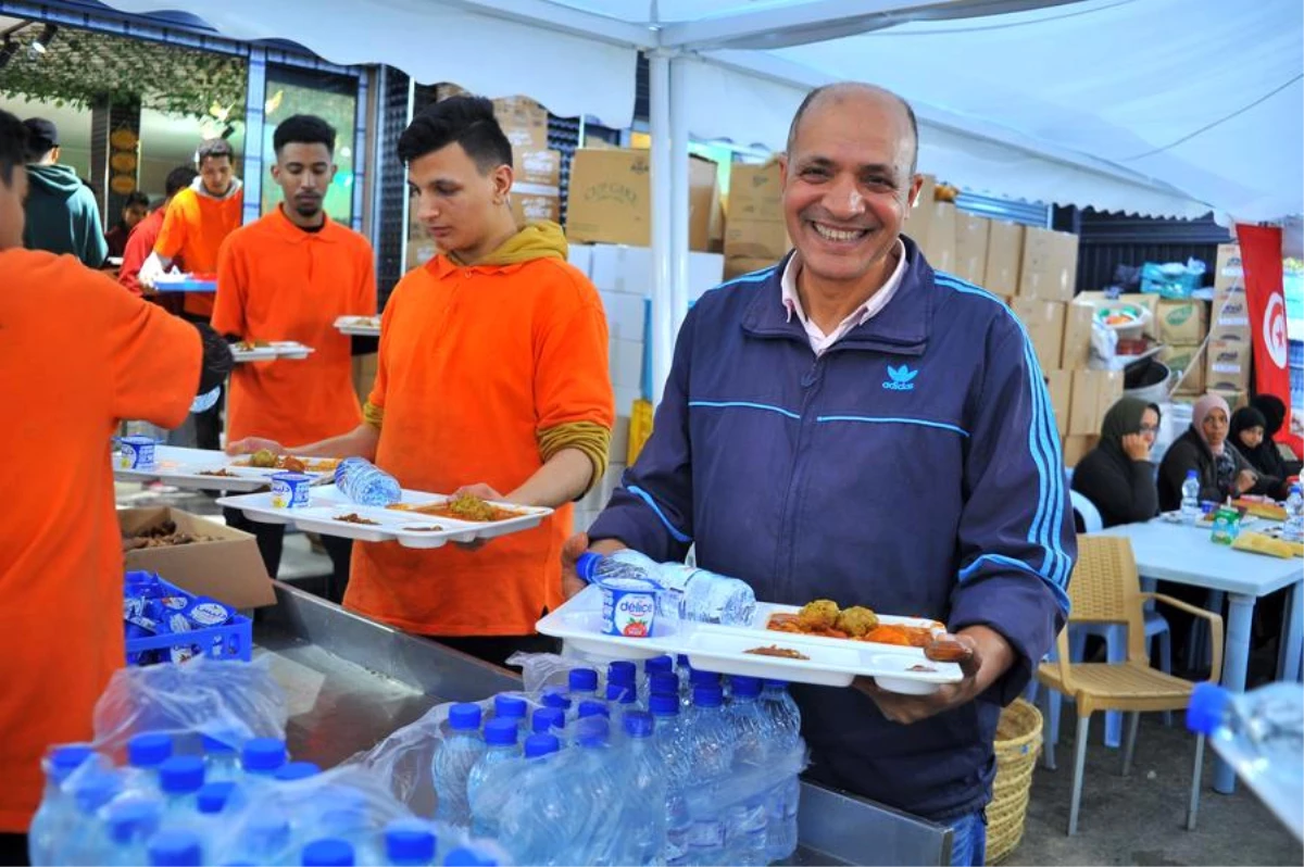 Ortadoğu\'da Yardım Kuruluşları Ramazan Ayında İhtiyaç Sahiplerine Yemek Yardımı Yapıyor