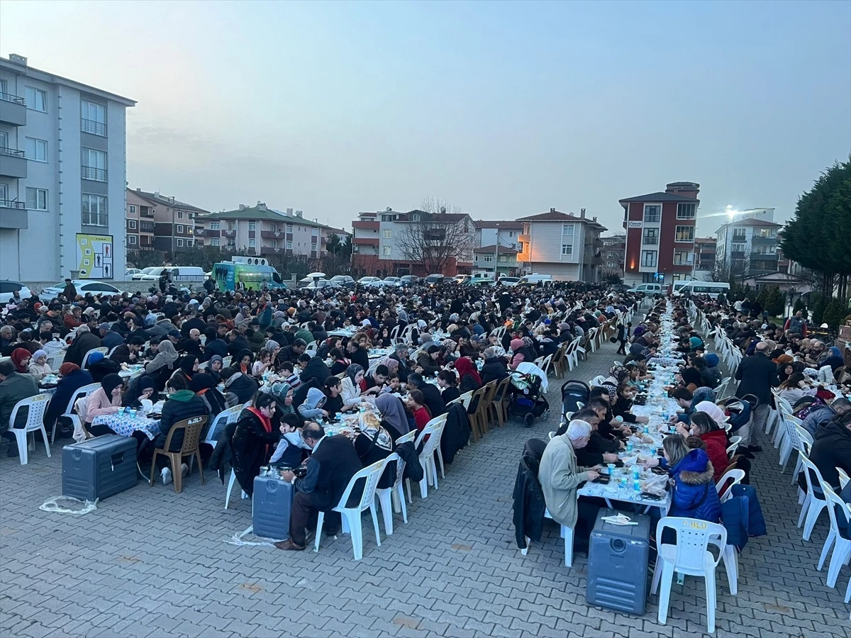 Yalova\'da AK Parti teşkilatı tarafından iftar programı düzenlendi