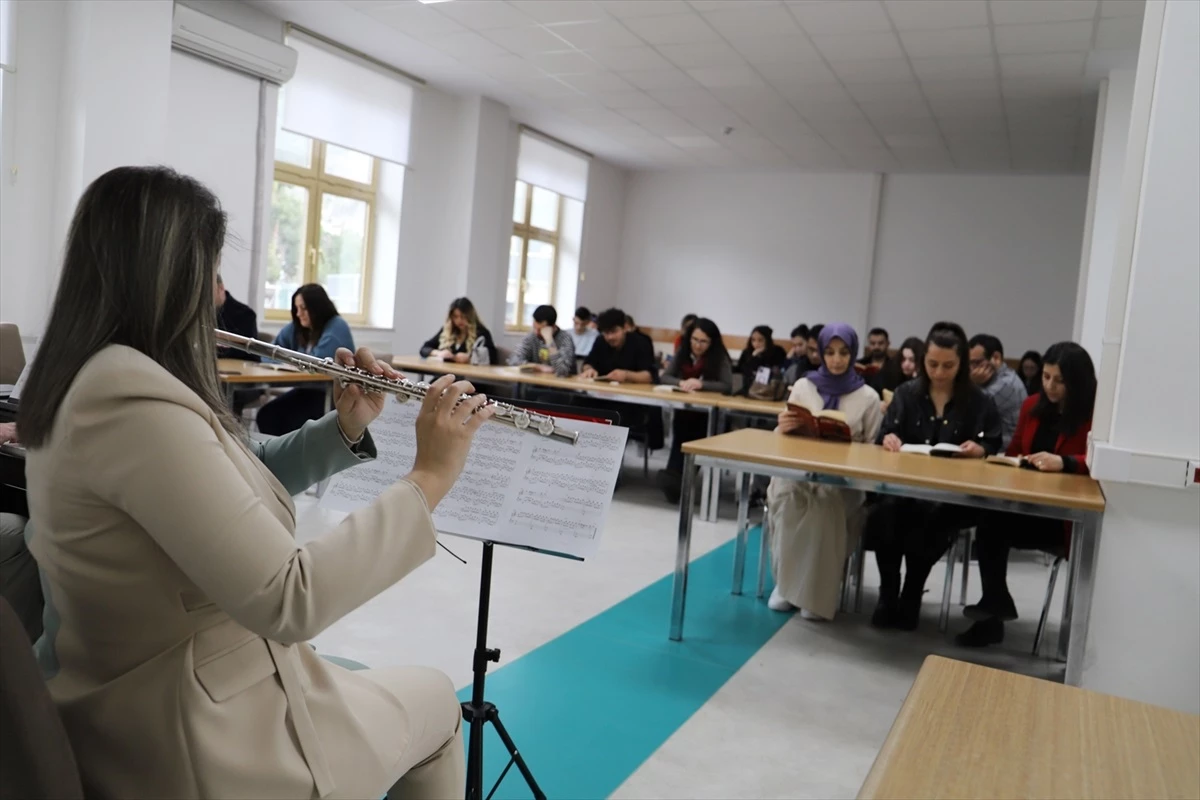 Amasya Üniversitesi\'nde Müzik Etkileşimli Kitap Okuma Etkinliği Düzenlendi