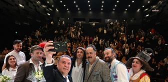 Başkan Böcek, Antalya Şehir Tiyatrosu'nun 'Huysuz' oyununu izledi