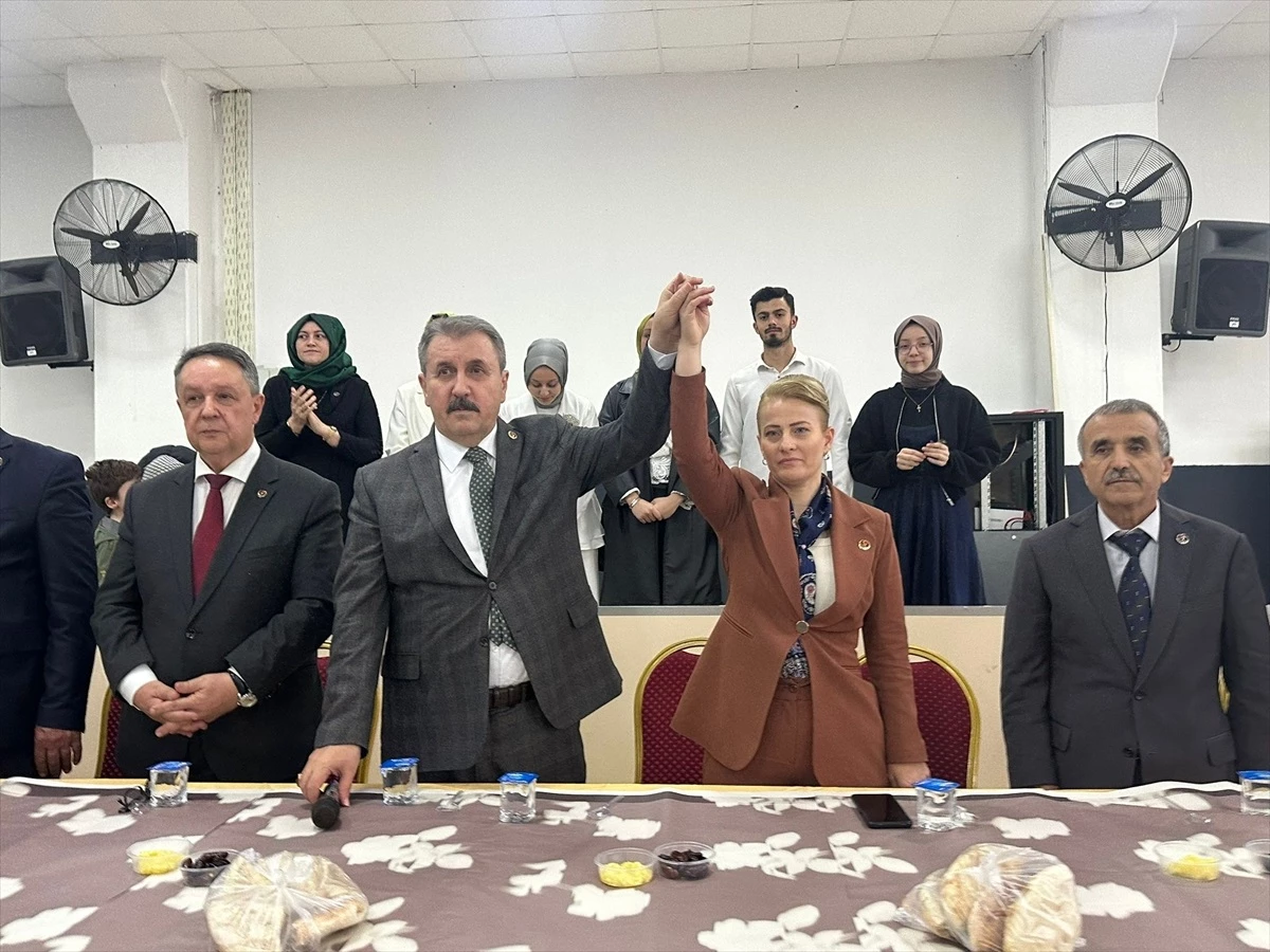 BBP Genel Başkanı Mustafa Destici, Kırkağaç\'ta partililerle buluştu