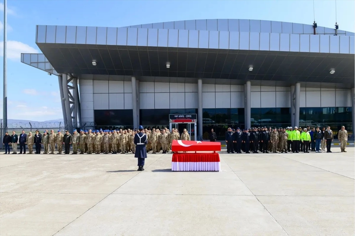 Bingöl\'de trafik kazasında hayatını kaybeden Jandarma Uzman Çavuş için tören düzenlendi