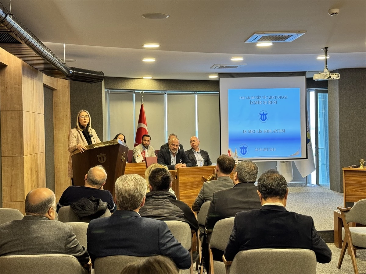 Cumhur İttifakı Konak Belediye Başkan adayı Ceyda Bölünmez Çankırı, DTO İzmir Şubesi üyelerine projelerini anlattı