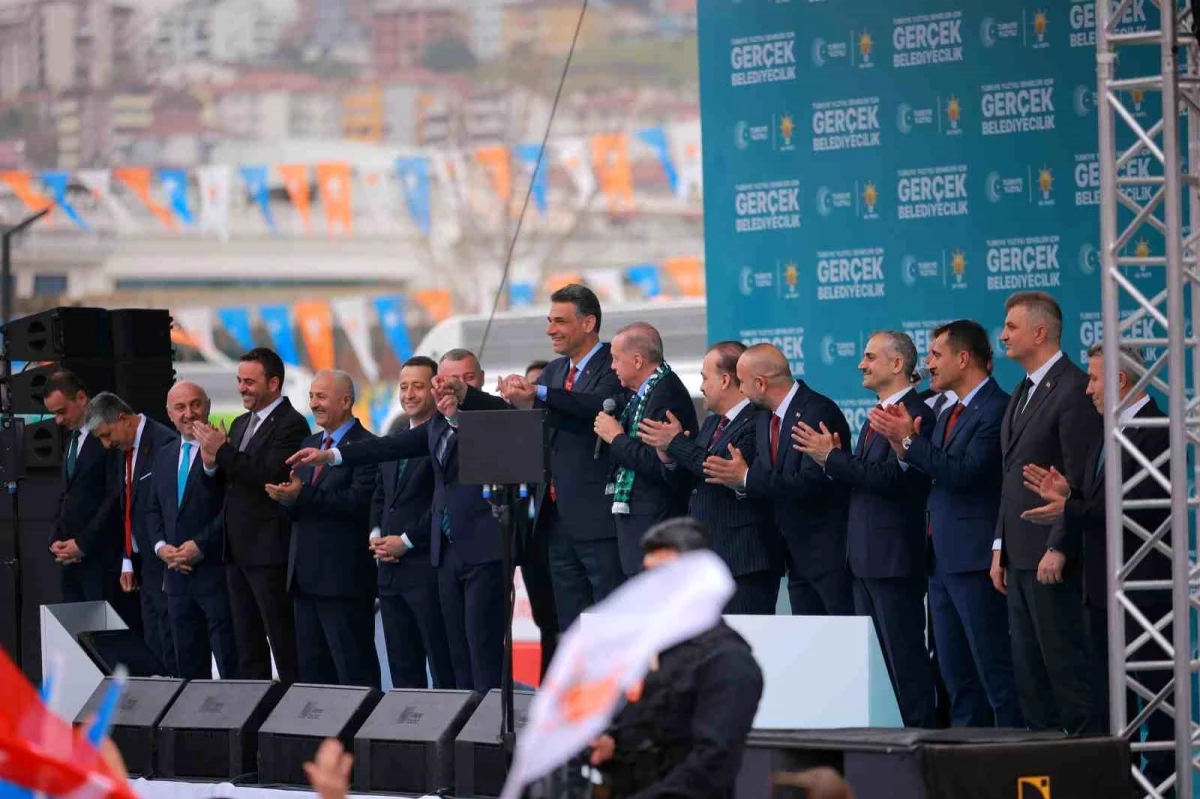 Cumhurbaşkanı Erdoğan, Kocaeli\'deki mitinginde boyuyla şaşkına döndü