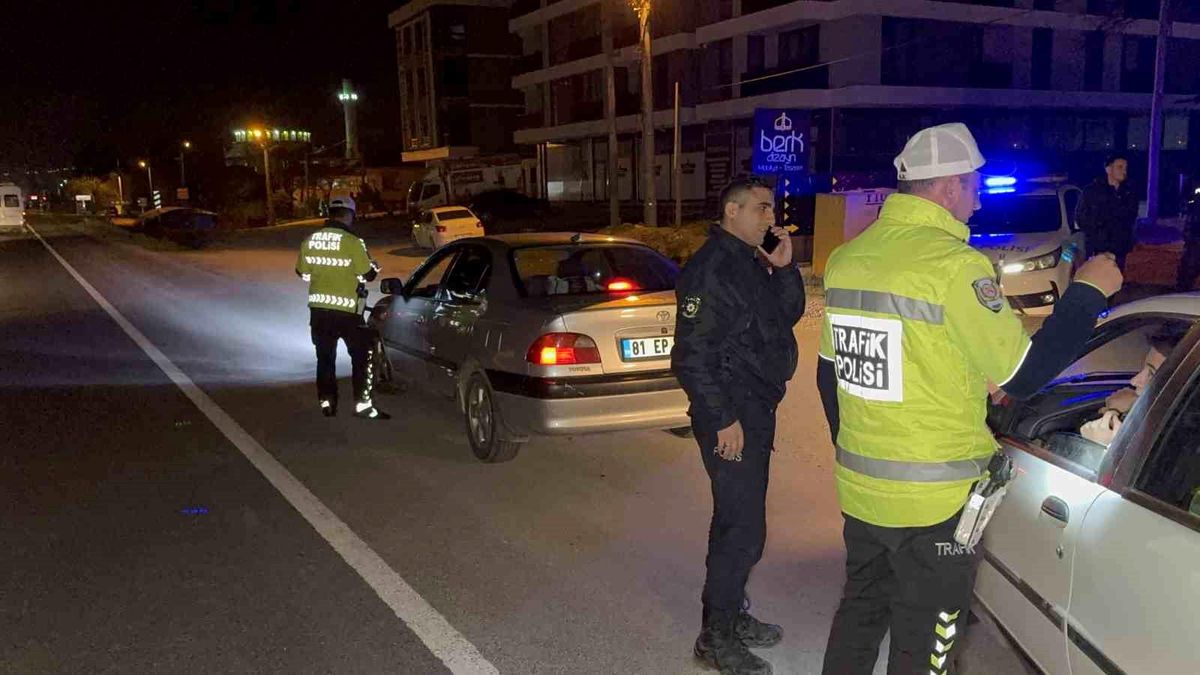 Düzce\'de Trafik Denetimlerinde 12 Bin 321 Araça Cezai İşlem Uygulandı