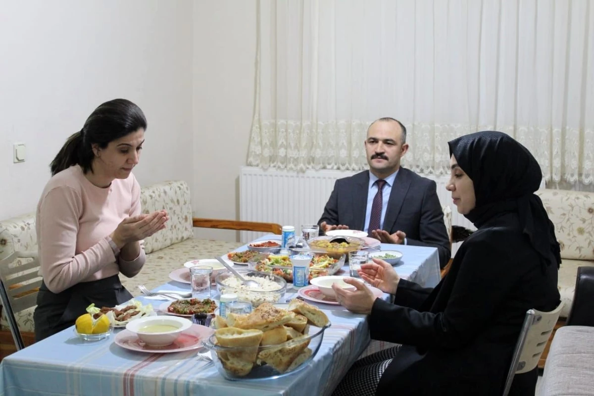 Bilecik Kaymakamı depremzedelerin iftar sofrasına misafir oldu