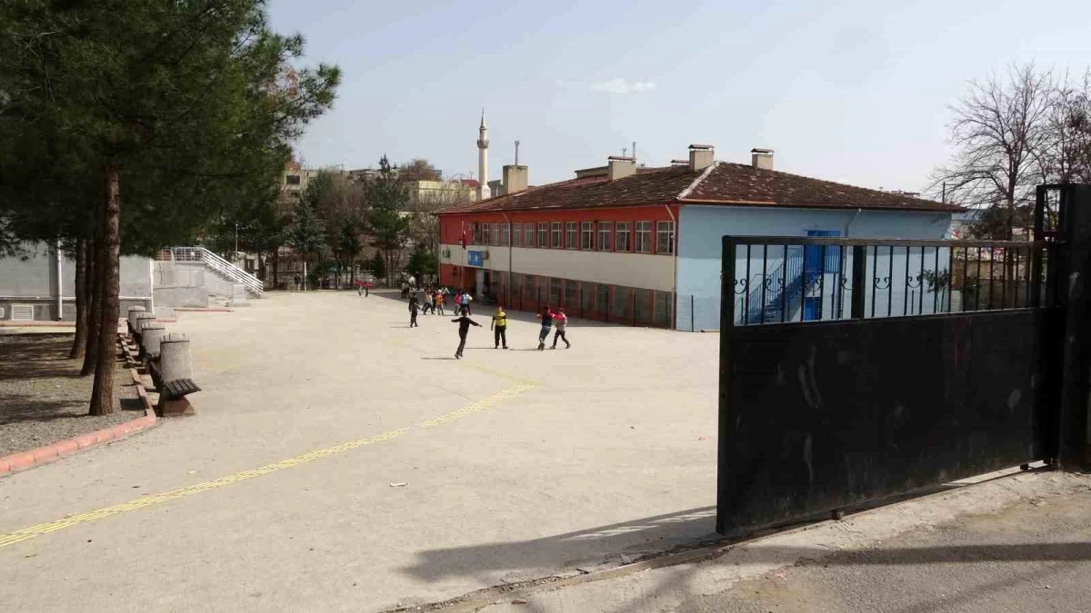 Diyarbakır\'da okulda kimyasal madde kullanımı sonucu 14 öğrenci zehirlendi