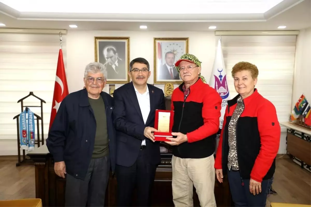 Niobe Dağcılık Doğa Sporları Kulübü Derneği Başkanı Şerif Mehmet Kököz ve Yönetimi Şehzadeler Belediye Başkanı Ömer Faruk Çelik\'i ziyaret etti