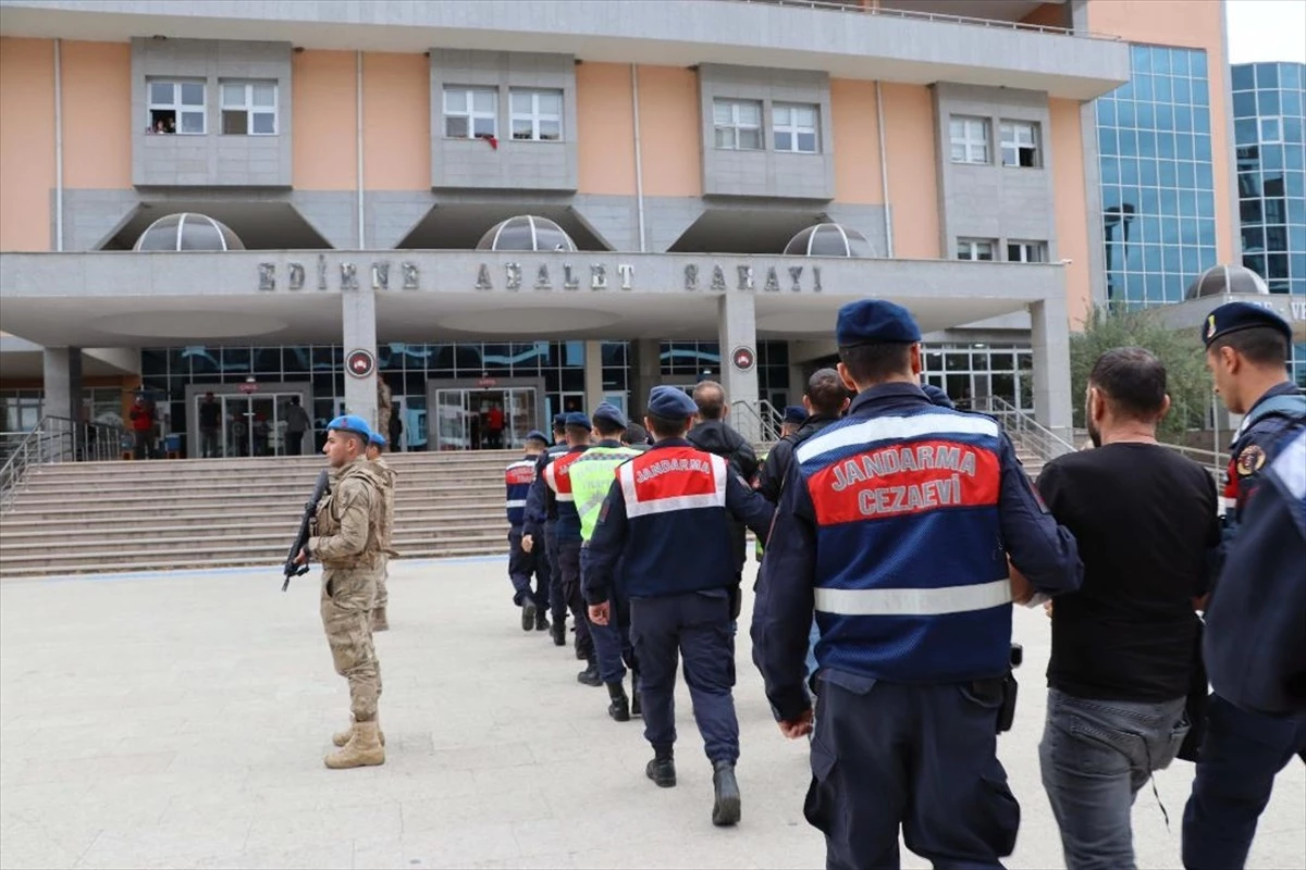 Edirne\'de FETÖ ve PKK üyesi 13 zanlı yakalandı