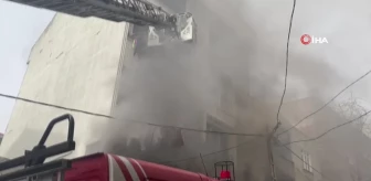 Esenyurt'ta 5 katlı binada yangın çıktı: Mahsur kalan vatandaşları kurtarma çalışmaları sürüyor