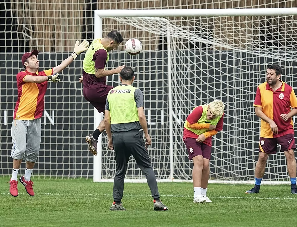 Galatasaray teknik ekibi ve basın mensupları arasında maç yapıldı