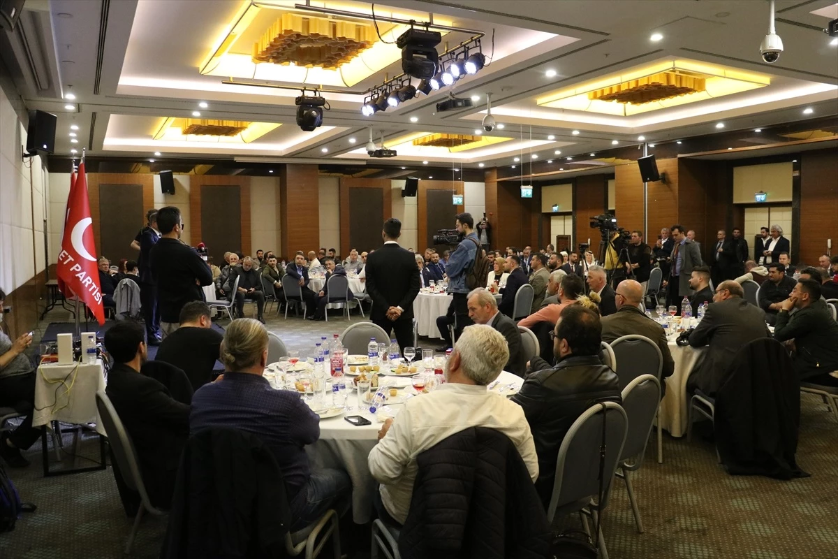 Davutoğlu, Samsun\'da partisinin iftar programına katıldı