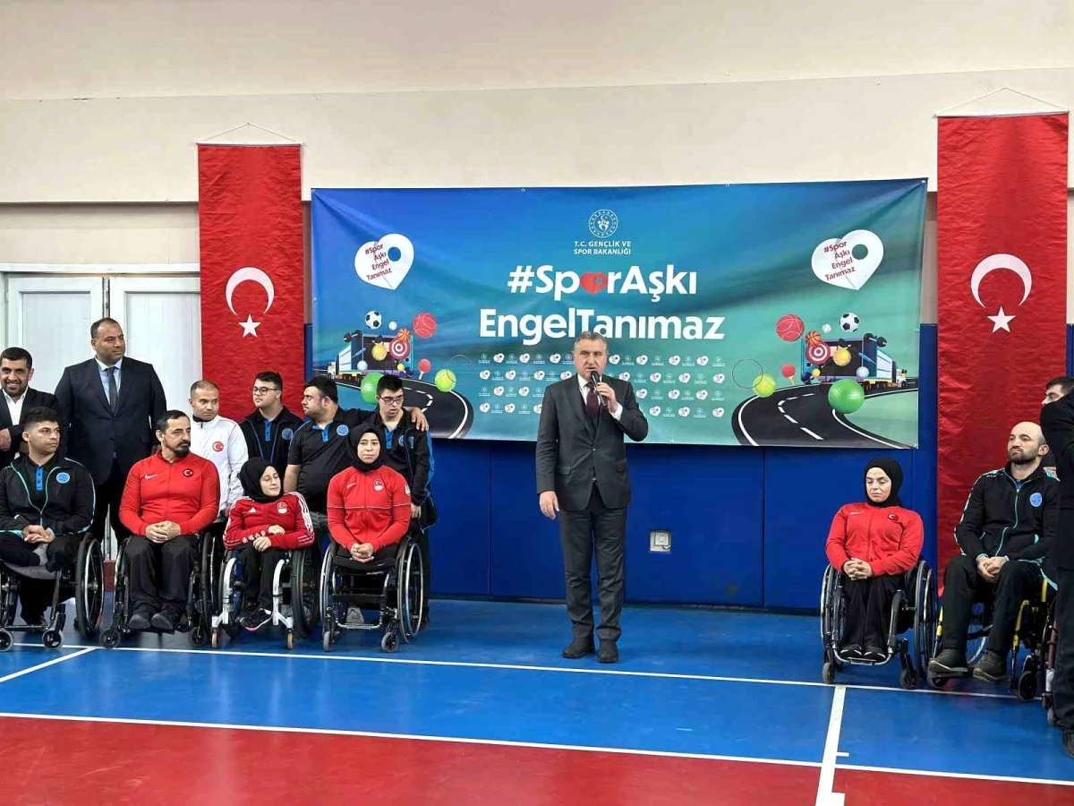 Gençlik ve Spor Bakanı Osman Aşkın Bak, \'Spor Aşkı Engel Tanımaz\' projesinin programına katıldı