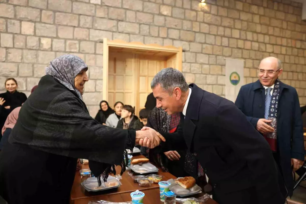 Gölbaşı Belediyesi, Emirler ve Çimşit Mahallelerinde Kültür Merkezi ve Muhtarlık Binalarını Açtı