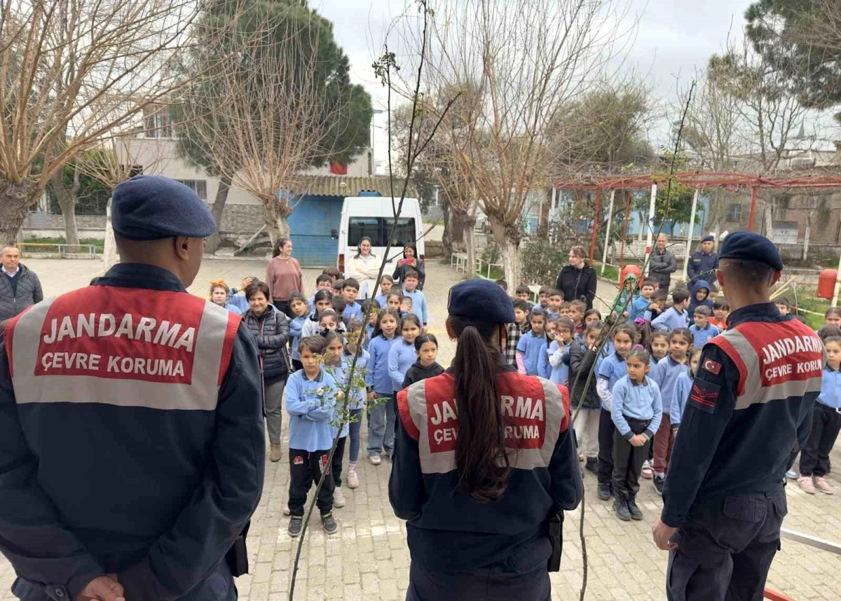 Aydın İl Jandarma Komutanlığı, Efeler Kardeşköy İlkokulu\'nda Fidan Dikim Etkinliği Gerçekleştirdi