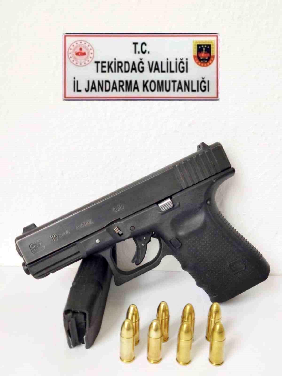 Tekirdağ\'da Jandarma Uyuşturucu ve Ruhsatsız Tabanca Operasyonları Yaptı